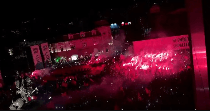 “Nuk ndalemi, çdo ditë e çdo natë në shesh” – Reagon fuqishëm platforma “Liria Ka Emër”