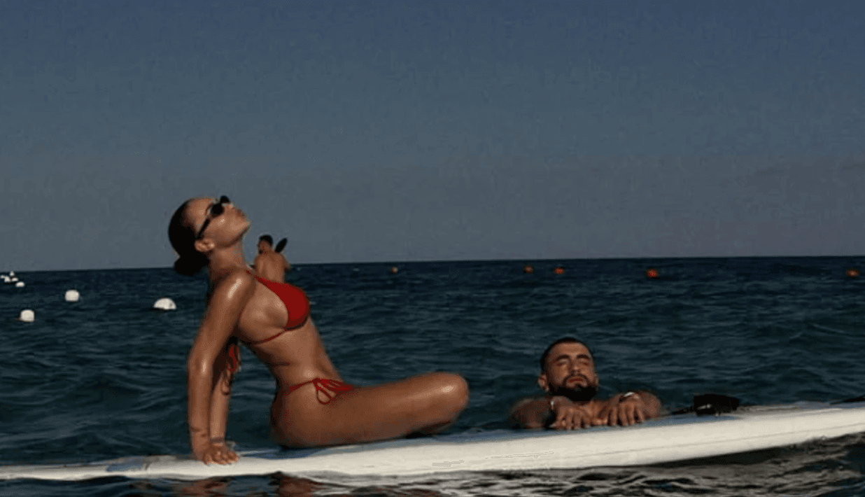 Featured image for Pas dasmës lukzose, Kida me partnerin shijojnë pushimet në Sardinia të Italisë
