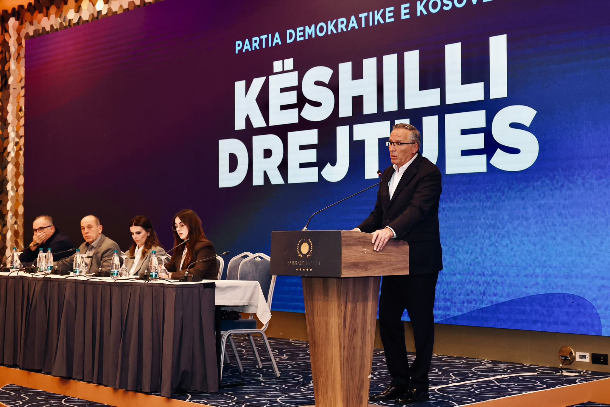 PDK-ja miraton Deklaratë Politike: Kërkohet votimi i Projektligjit për Dhomat e Specializuara dhe mbështetje financiare institucionale për mbrojtjen