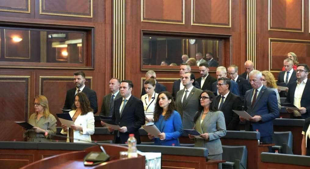 Featured image for Përçarje e madhe brenda LDK-së, zbulohet se janë edhe 6 deputetë të tjerë me hezitime serioze