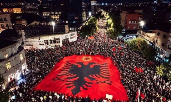 Featured image for Përparim Rama e shpërndan fotografinë virale të protestës për ish-krerët e UÇK-së