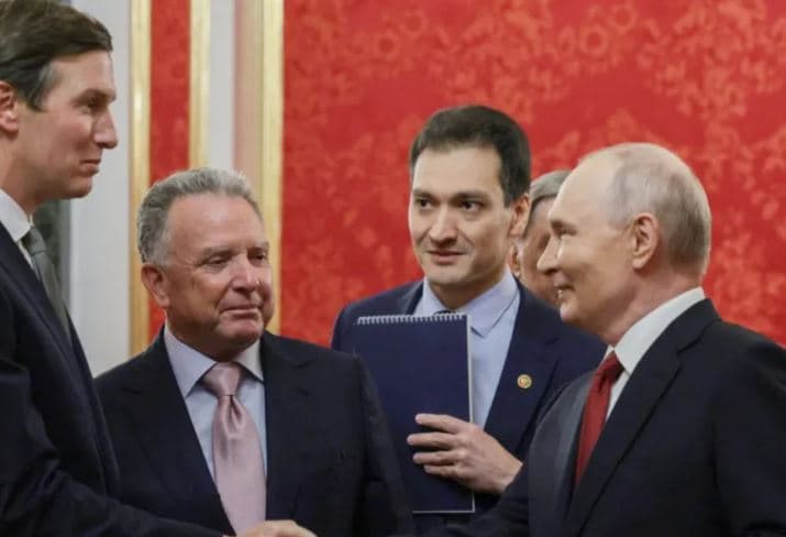 Përpjekjet e SHBA-së për t’i dhënë fund luftës mes Rusisë dhe Ukrainës, ndodh takimi i shumëpritur në Moskë mes të dërguarve të Trump dhe Vladimir Putin