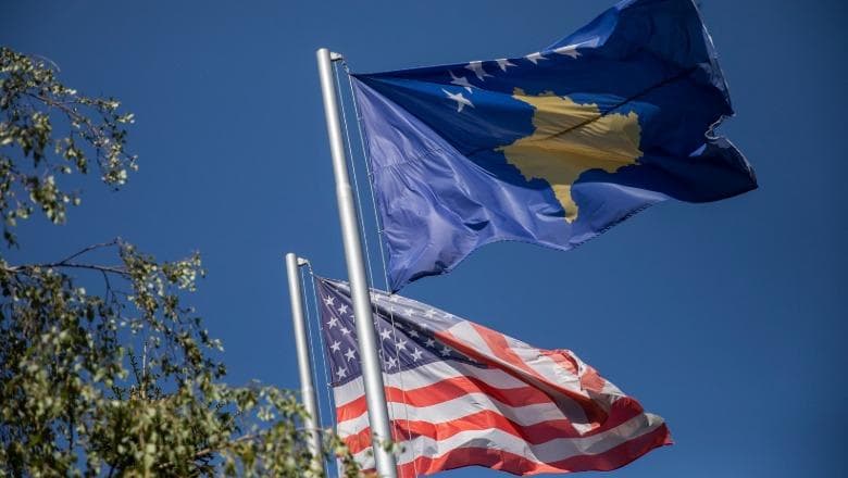 Protesta në Prishtinë, Ambasada e ShBA-ve del me njoftim: Shmagni sheshin “Skënderbeu” dhe zonat përreth