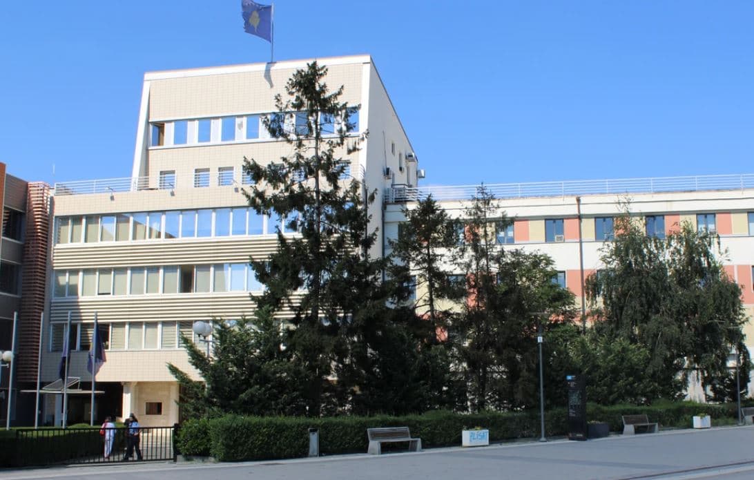 Pse u bllokuan automjetet në Kuvend e Presidencë? Policia del me sqarim