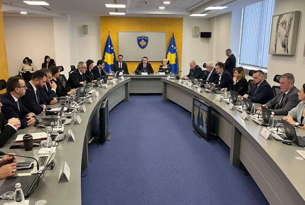 Qeveria miraton sistemin GPS për veturat zyrtare, Ministria e Infrastrukturës synon më shumë kontroll dhe transparencë