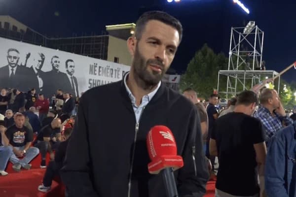 Rrahmani në protestën para Qeverisë: Vendimi i Speciales i padrejtë, PDK-ja po shqyrton veprimet juridike