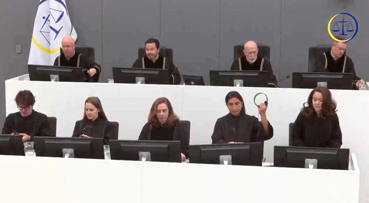 Seanca vendimtare nis me paraqitjen e roleve dhe akuzave që rëndojnë mbi krerët e UÇK-së