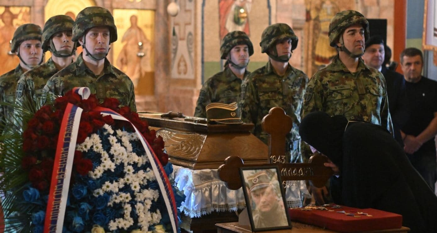 Serbia pritet ta varrosë me nderime shtetërore të dënuarin për gjenocid, Ratko Mlladiq