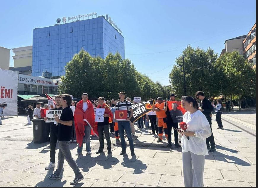 Studentët revoltohen me Specialen, marshojnë në protestë, mbështesin katërshen e UÇK-së
