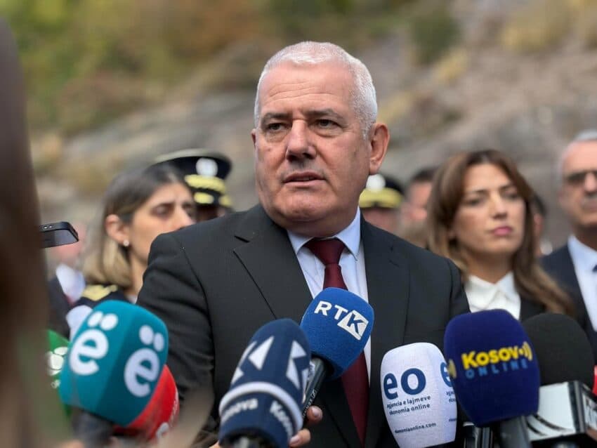 Featured image for Sveçla: Fitorja në veri u arrit falë sakrificës së Afrim Bunjakut dhe qindra policëve të tjerë