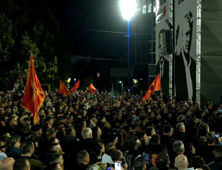 Featured image for Tifo-grupet bashkohen sot në protestë për krerët e UÇK-së
