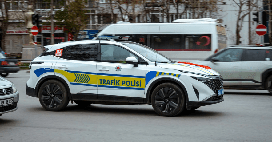 Featured image for Tre të vrarë nga të shtënat me armë në një dyqan në Stamboll, arrestohet një i dyshuar