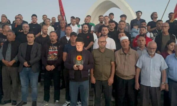 “Vendimi për krerët e UÇK-së nuk është në emrin tonë” – Reçaku çohet në këmbë