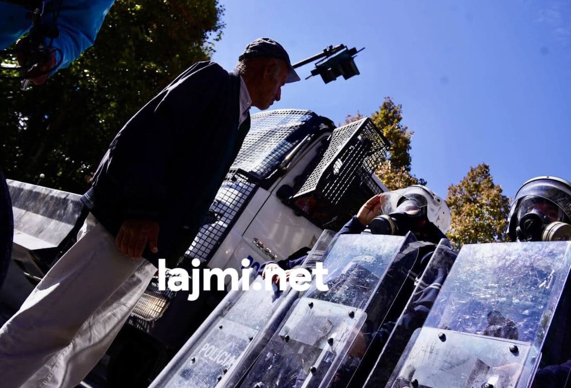 Featured image for 127 të arrestuar në Tiranë, drejtori i Sigurisë: Janë identifikuar kanale komunikimi që bëjnë thirrje për akte terroriste
