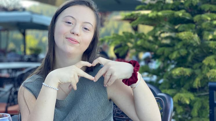 20-vjeçarja Elvina ka nevojë për ndihmën e qytetarëve për trajtimin e leukemisë akute