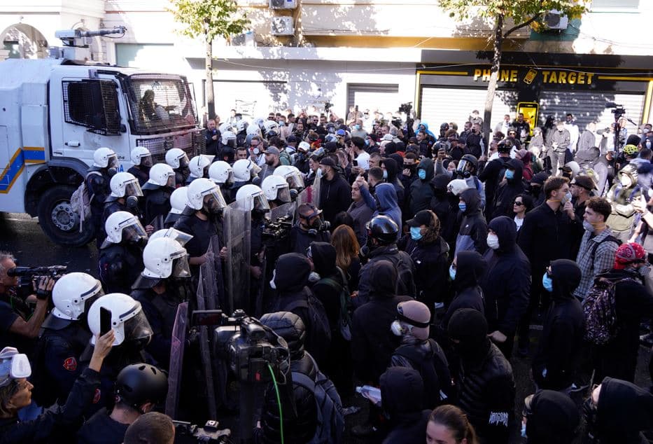 31 të lënduar nga protesta e djeshme në Tiranë, 21 prej tyre policë