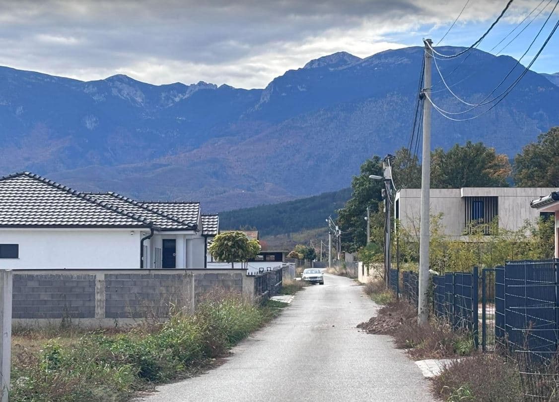 A ishte mbrëmë djali i Arlinda Zekajt i pranishëm kur ajo u vra? Detaje se si prokurorja kërkoi nga viktima “kuptona neve, rri te baba”