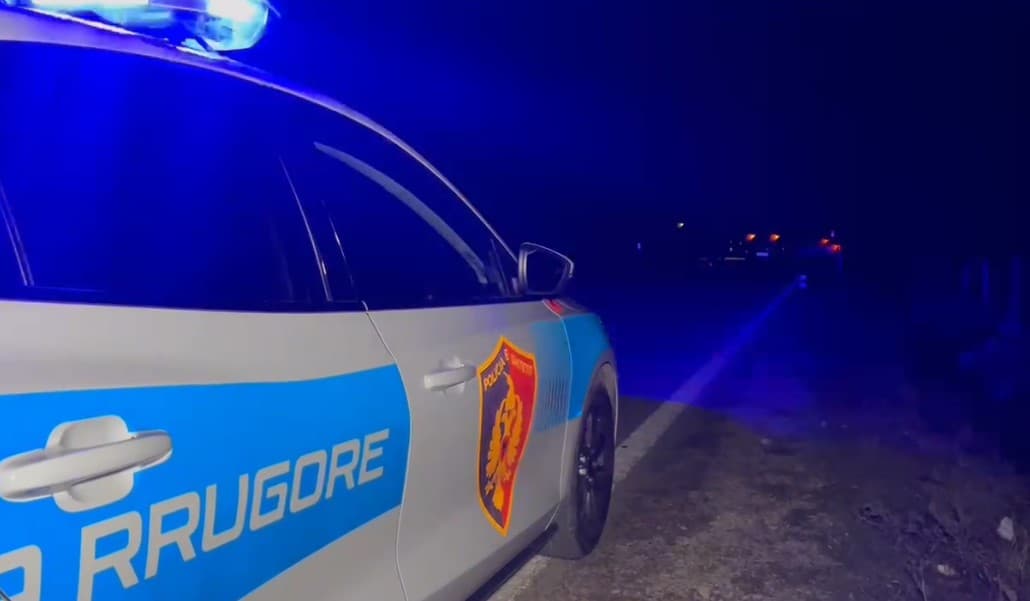 Aksident i rëndë në Shqipëri, babai godet aksidentalisht me mjet bujqësor vajzën, humb jetën 3-vjeçarja