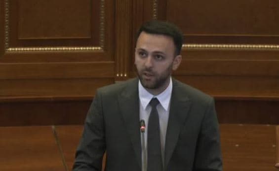 Altin Krasniqi i drejtohet ambasadorit gjerman: Nuk ju detyrohemi heshtje dhe bindje – nuk ka kalkulime diplomatike me heronjtë tanë