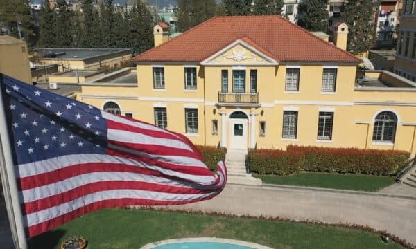 Ambasada amerikane në Tiranë reagon për protestat në Shqipëri: Dhuna nuk është angazhim qytetar