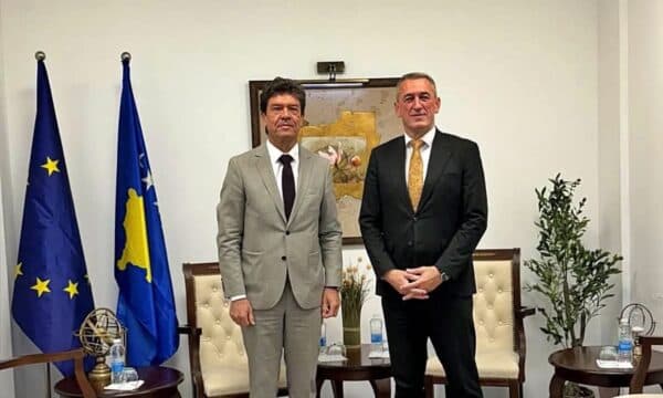 Ambasadori francez Huchet takon Rashiqin: Riafirmuam përkushtimin për mbrojtjen e të drejtave të të gjitha komuniteteve