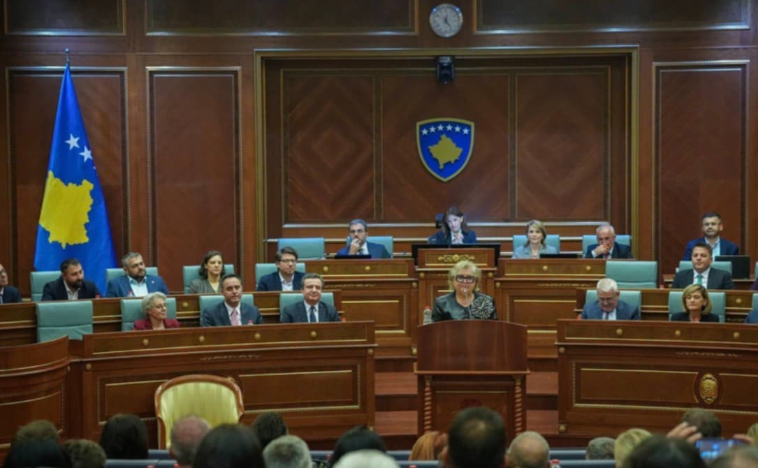 Analistët mirëpresin tejkalimin e krizës dhe zgjedhjen e presidentes