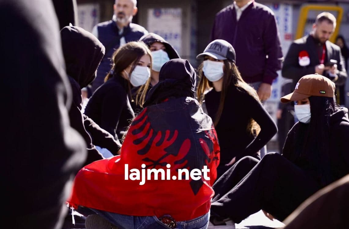 AP shkruan për Shqipërinë reagimin e Ramës dhe valën e protestave në Evropë, sonte ‘pritet të nis edhe në Greqi’