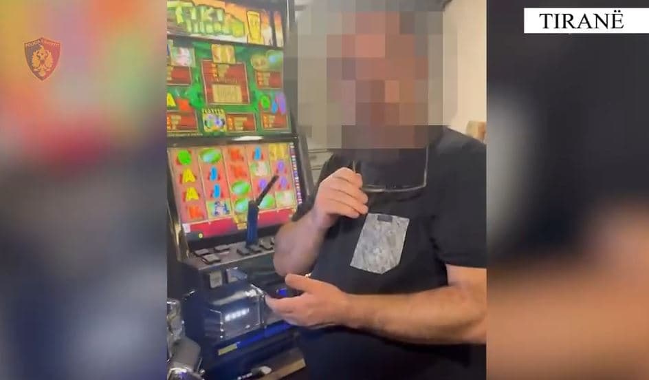 Arrestohen dy persona në Tiranë, modifikonin makineta të lojërave të fatit me programe ilegale