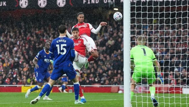 Featured image for Arsenali mposht Evertonin, përfiton nga humbja e Manchester Cityt