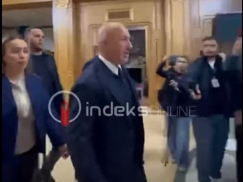 Deputetët e Aleancës shkojnë në seancë, flet Haradinaj