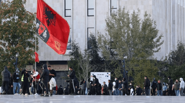 Dita e 14-të e protestave në Tiranë, studentët marshojnë drejt Kryeministrisë