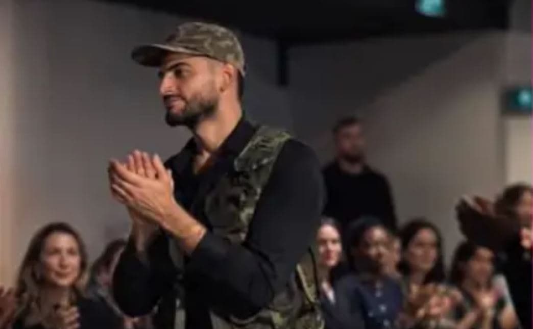 Featured image for Dizajneri nga Kosova, uniformën e UÇK-së e çon në Paris Fashion Week