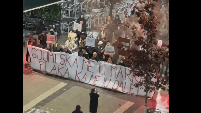 “Drejtësi për Arlindën”/ Protestuesit marshojnë drejt qeverisë