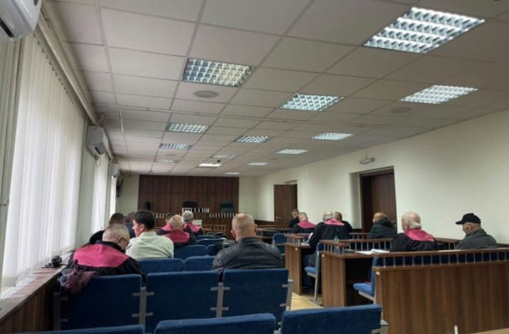 Dy mjekët e dyshuar për marrje ryshfeti dalin para gjyqit