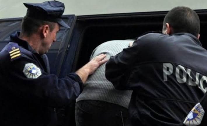 Ekstradohen në Kosovë dy persona të kërkuar nga INTERPOL-i, njëri nga Gjermania e tjetri nga Zvicra