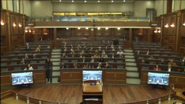 Formohet Komisioni Parlamentar për veprimet dhe mosveprimet institucionale në rastin e Arlinda Zekajt – Kjo është përberja