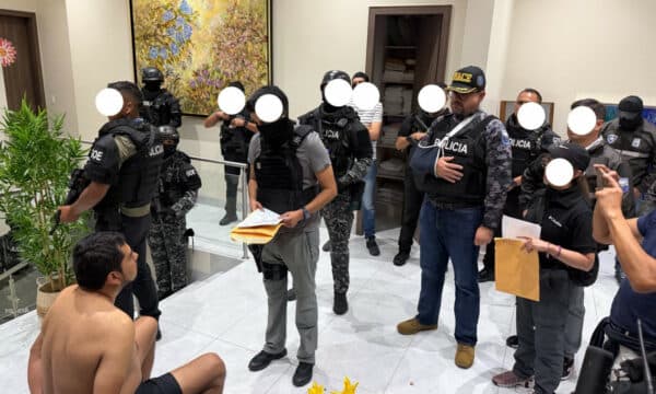 Featured image for Goditet rrjeti i kokainës drejt Evropës, 21 të arrestuar në Ekuador, mes tyre dy policë