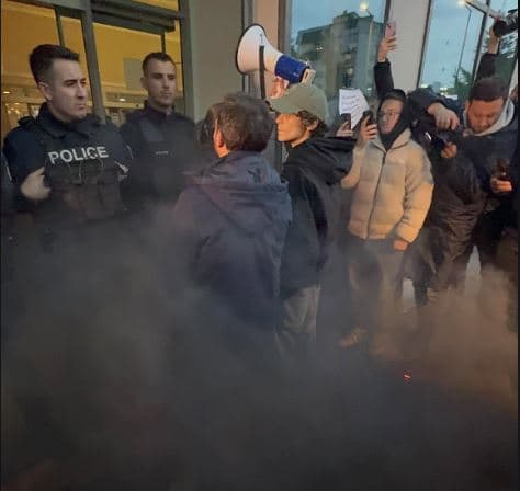 Featured image for Hidhet gaz para Ministrisë së Drejtësisë, policia në gjendje gadishmërie