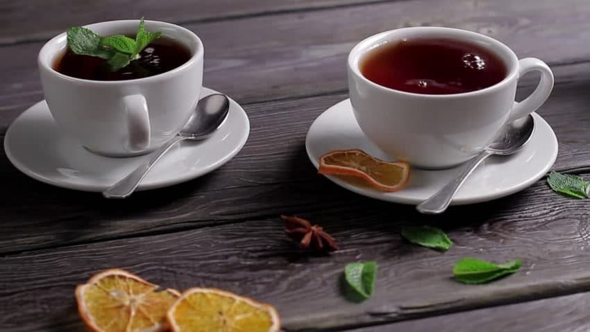 Featured image for Kafe apo ujë i ngrohtë me stomakun bosh, ja çfarë rekomandojnë mjekët