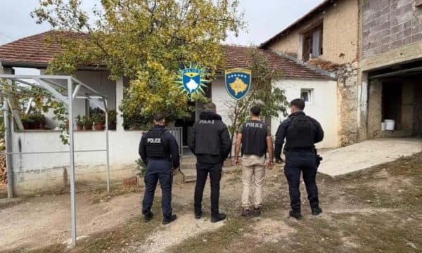 “Kanë nënshtetësi serbe, mund t’i ikin drejtësisë”, një muaj paraburgim për dy të dyshuarit për krime lufte në Istog