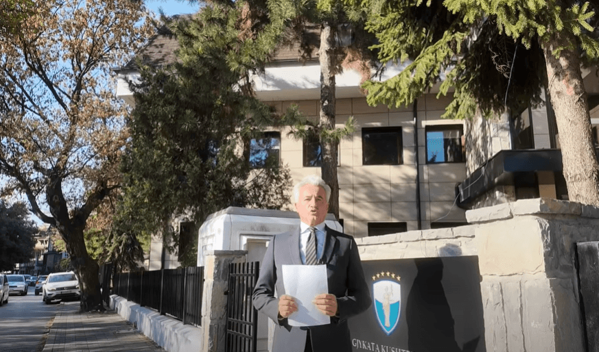 Koci e çon në Kushtetuese zgjedhjen e presidentit: Votimi vazhdoi pas mesnatës