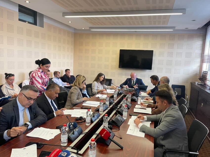 Komisioni për Legjislacion miraton shqyrtimin e projektligjit për ndryshimin e buxhetit për vitin 2026