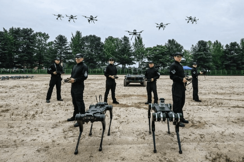 Koreja e Jugut hap bazën e parë ushtarake për robotët me inteligjencë artificiale