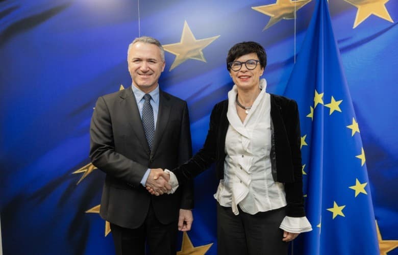 Kos takohet me kryenegociatorin e Kosovës me BE-në, Jeton Zulfaj: Ndryshimet në Ligjin për Dhomat e Specializuara, hap serioz prapa drejt BE