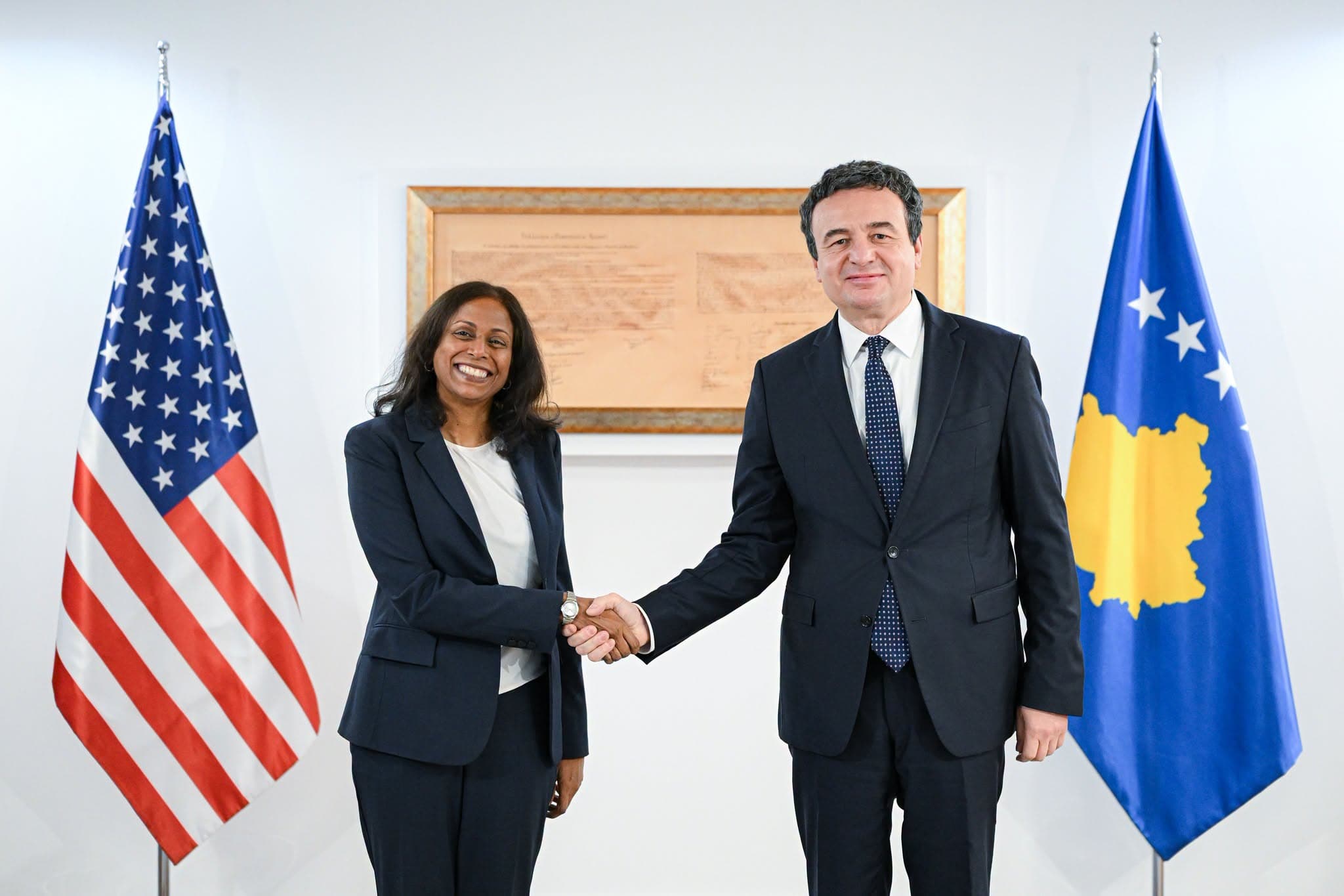 Featured image for Kurti mbledh në zyrën e tij diplomatët e SHBA-së, Britanisë e Gjermanisë: Nevojitet stabilitet institucional pas 16 shtatorit