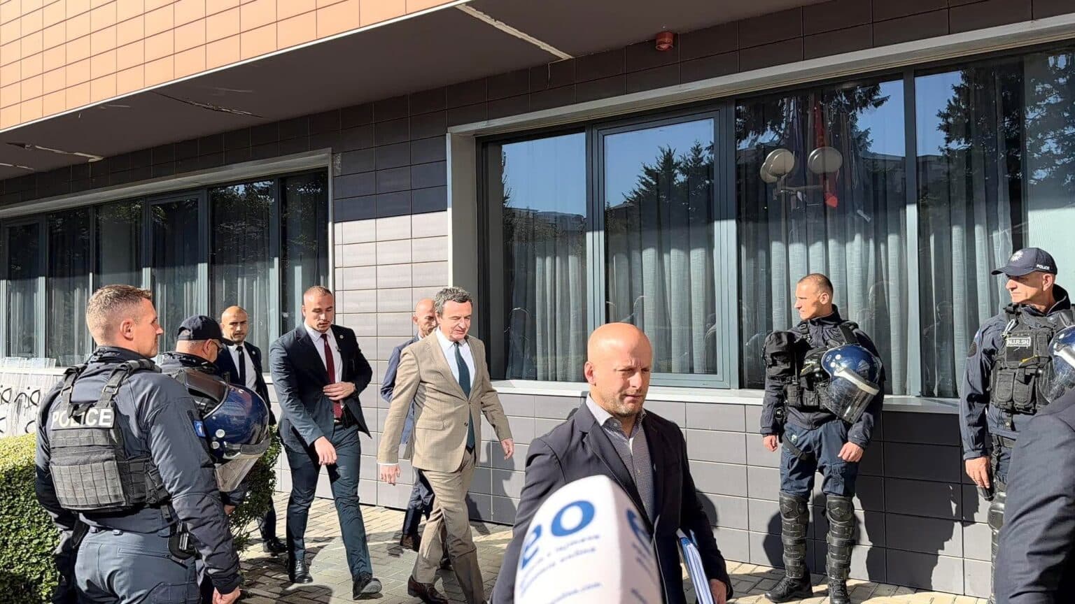 Kurti nuk pergjigjet nese deputetët e VV-së do ta votojnë ligjin për Specialen
