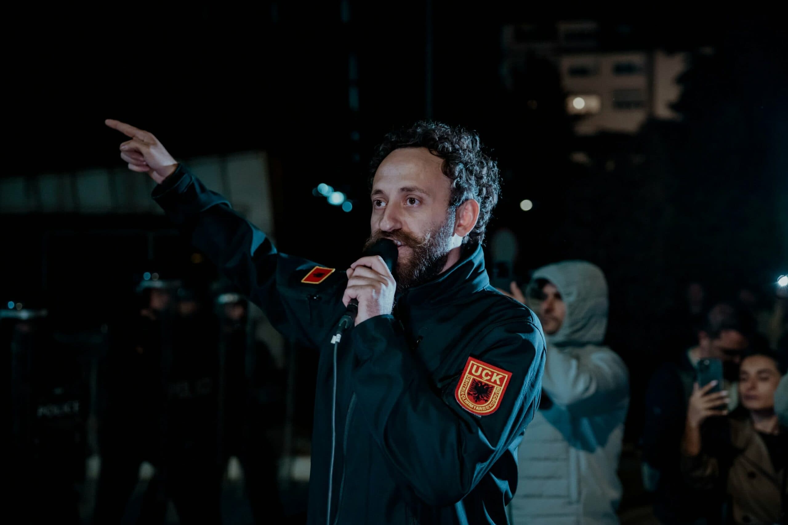 “Ligjin ia keni borxh UÇK-së” – Haziri thirrje deputetëve nga protesta e 18-të