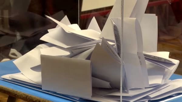 Mbyllen vendvotimet në Serbi, pjesëmarrje e lartë e qytetarëve në zgjedhje