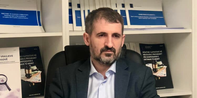 Miftaraj kritikon ministrat pas dorëheqjes së Gazmend Hoxhës: Jeta e një gruaje për politikën është statistikë – Politika në Kosovë është pushtet, xhipa, privilegj