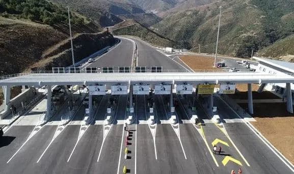 Ministria shqiptare për lajmet për rritje të tarifës në Rrugën e Kombit: Të pavërteta, s’ka plan për ndryshim të çmimit